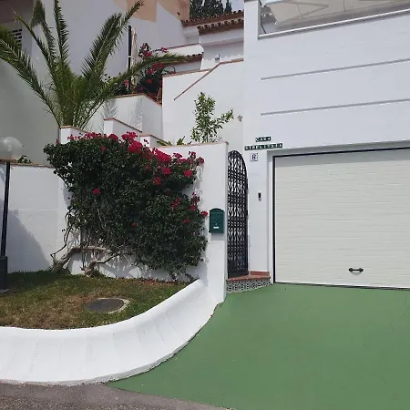 Casa Strelitzia 4* 阿尔姆尼卡
